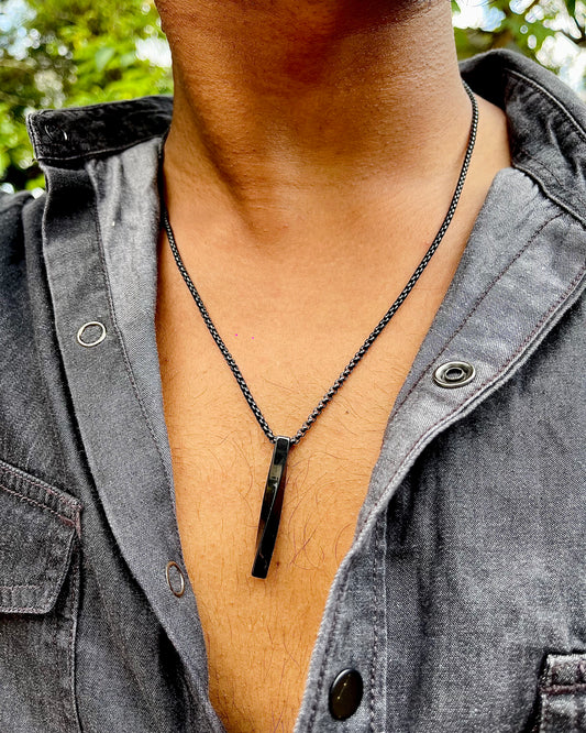 Noir Twist Necklace
