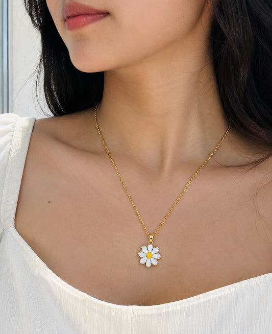 Snow Bloom Necklace