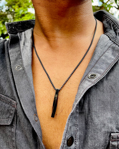 Noir Twist Necklace